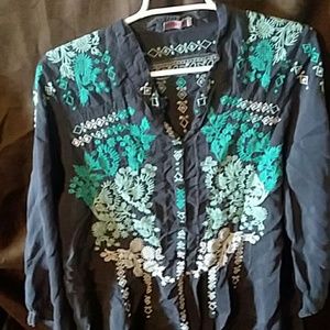 Johnny Was embroidered rayon top. XL